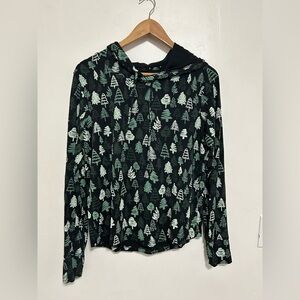 Me undies‎ hoodie size medium tree print winter